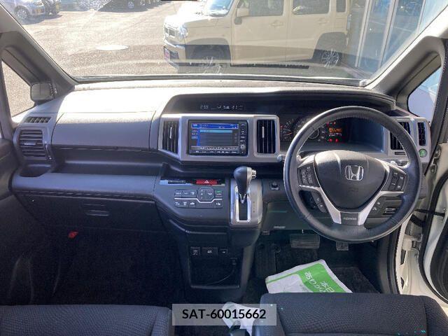 Honda e 2013-03 215595-2