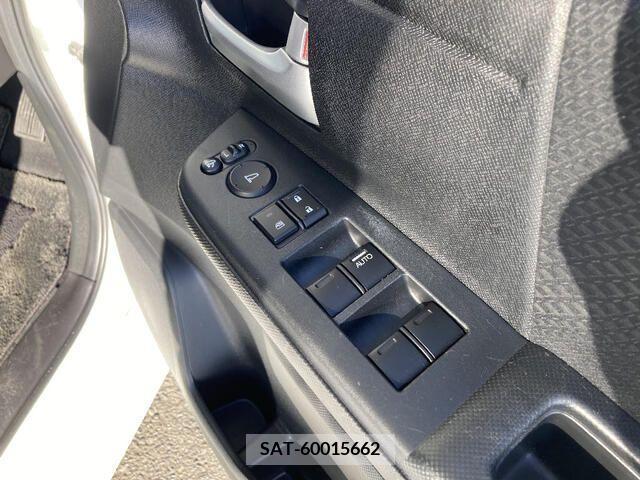 Honda e 2013-03 215595-18