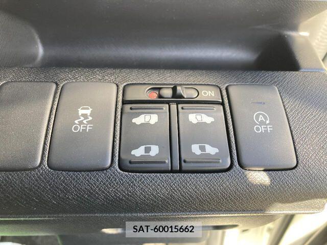 Honda e 2013-03 215595-15