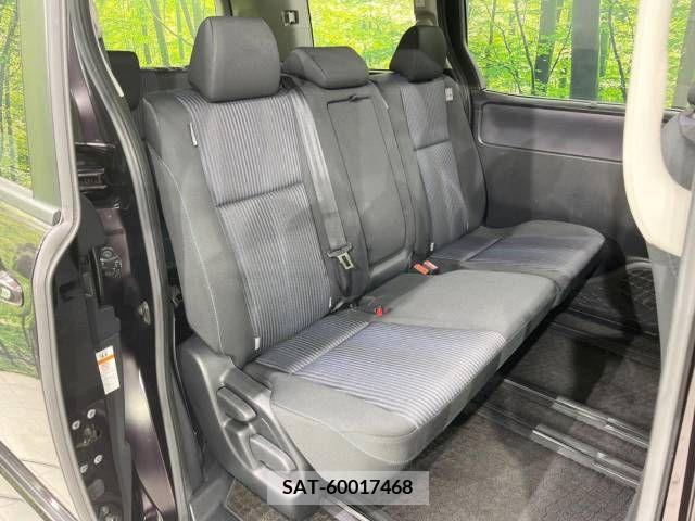 Toyota VOXY 2015-09 214049-9
