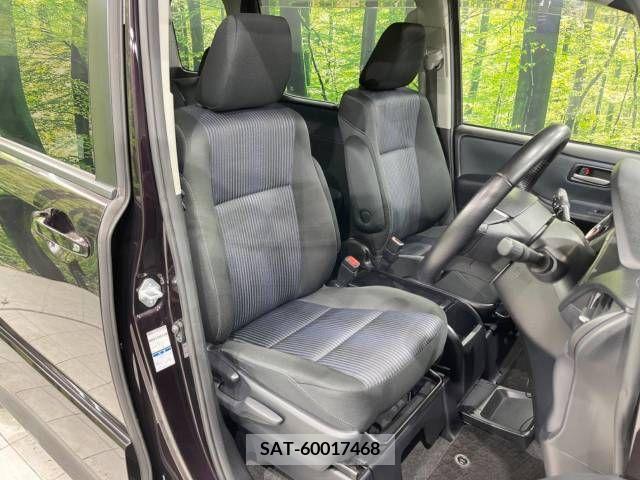 Toyota VOXY 2015-09 214049-8
