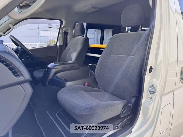 Toyota HIACE WAGON 2018-11 213038-9