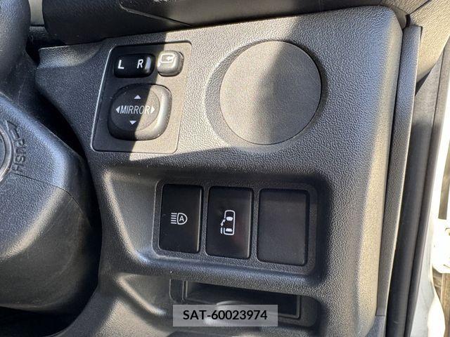 Toyota HIACE WAGON 2018-11 213038-12