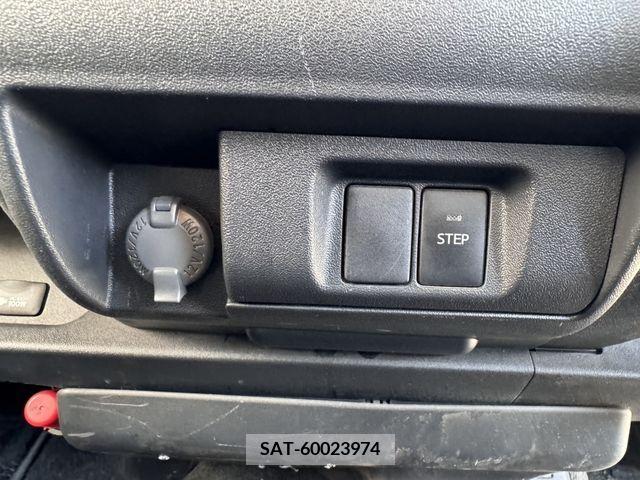 Toyota HIACE WAGON 2018-11 213038-13