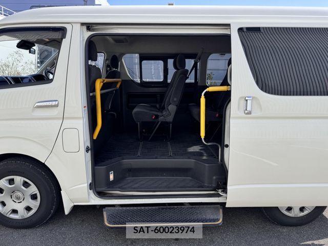Toyota HIACE WAGON 2018-11 213038-17