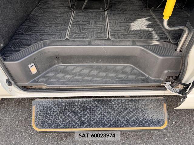 Toyota HIACE WAGON 2018-11 213038-18