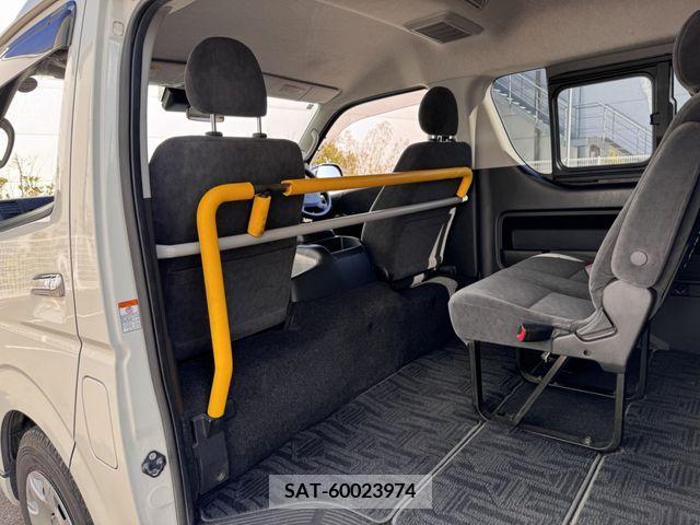Toyota HIACE WAGON 2018-11 213038-19