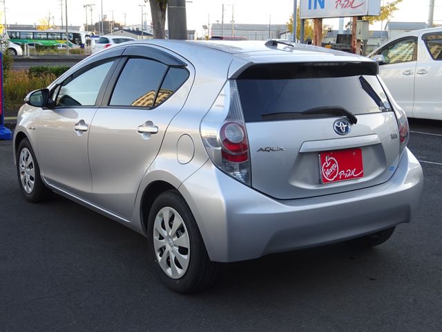Toyota AQUA 2012-12 193955-24