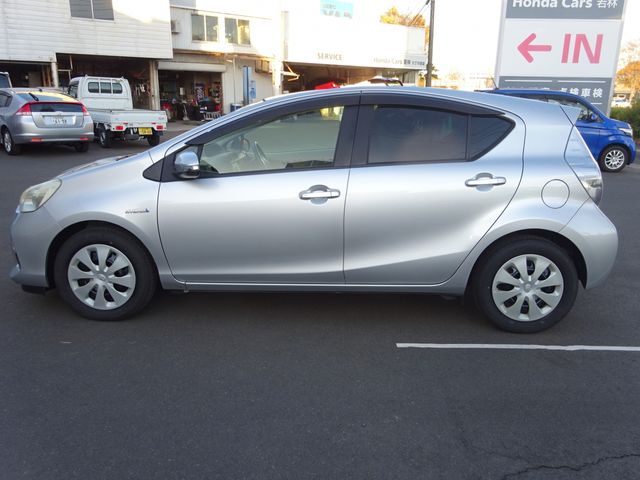 Toyota AQUA 2012-12 193955-6