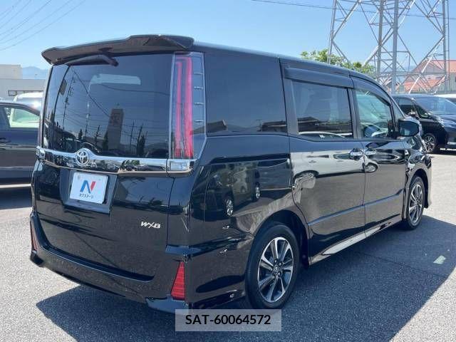 Toyota NOAH 2018-08 279461-18