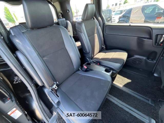 Toyota NOAH 2018-08 279461-9