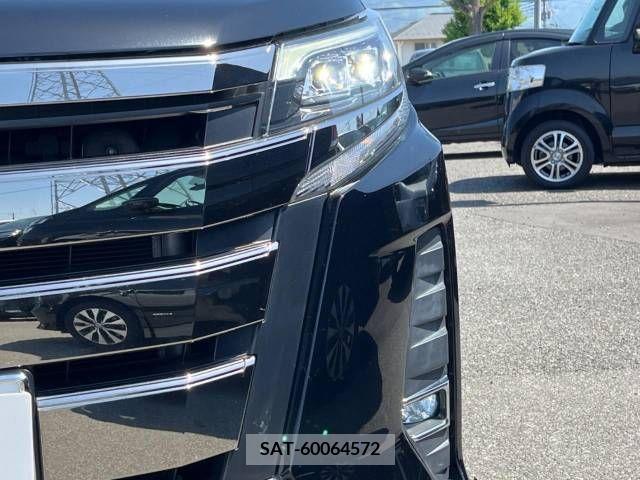 Toyota NOAH 2018-08 279461-13