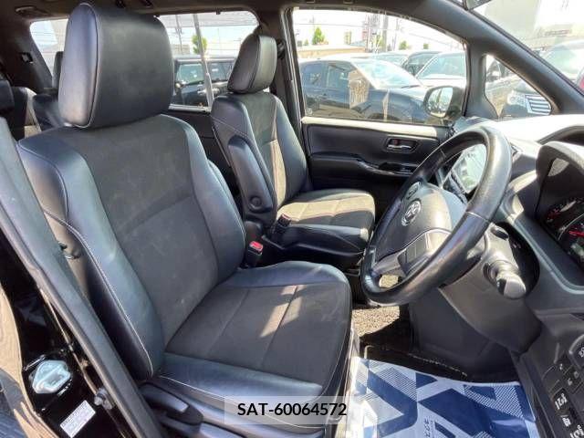 Toyota NOAH 2018-08 279461-8