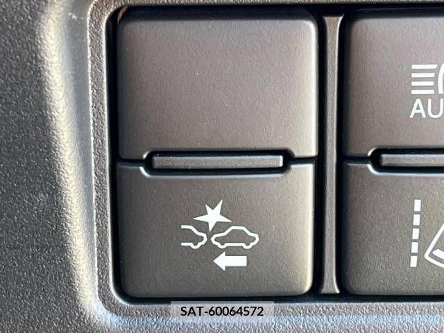 Toyota NOAH 2018-08 279461-6