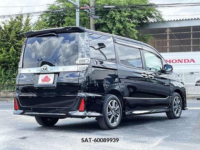 Toyota VOXY 2021-12 289991-2