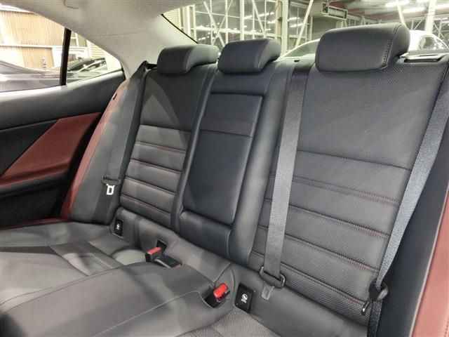 Lexus IS 2016-12 5-17