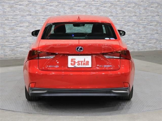 Lexus IS 2016-12 5-6