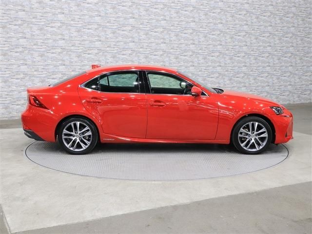 Lexus IS 2016-12 5-5