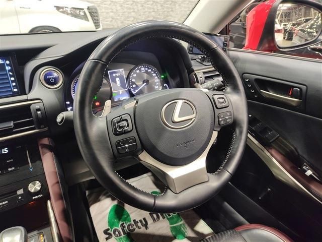 Lexus IS 2016-12 5-9
