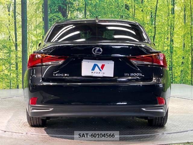 Lexus IS 2017-10 354267-15