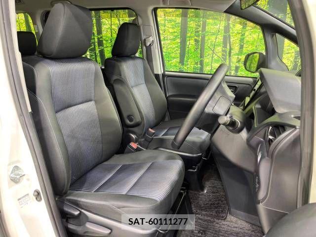 Toyota VOXY 2015-12 289082-7