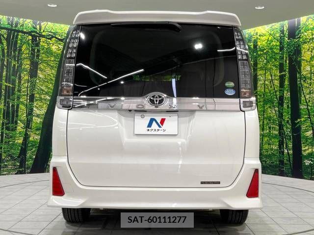Toyota VOXY 2015-12 289082-15
