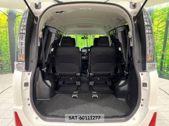 Toyota VOXY 2015-12 289082-10