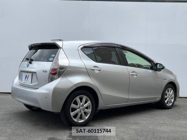 Toyota AQUA 2014-03 260652-16