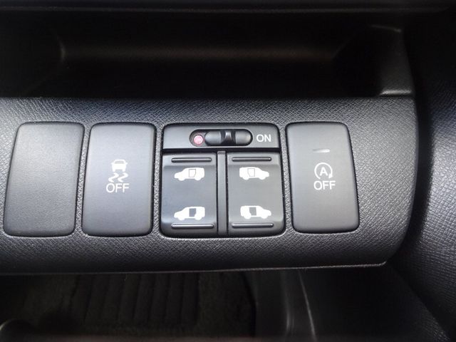 Honda e 2013-08 9930-15
