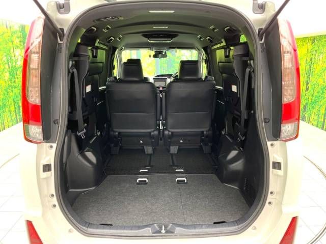 Toyota NOAH HYBRID 2016-11 191613-11