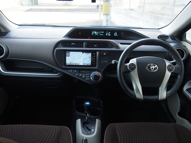 Toyota AQUA 2014-10 2325-1