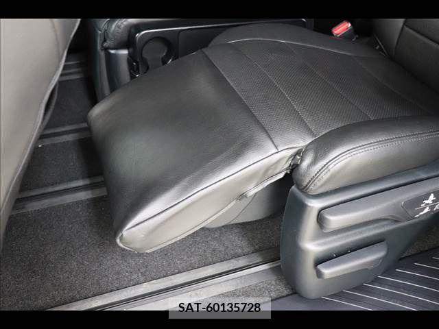 Toyota VELLFIRE 2018-11 287944-12