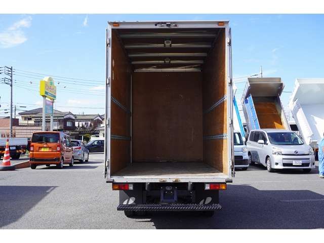 Mitsubishi CANTER 2018-11 13664-17