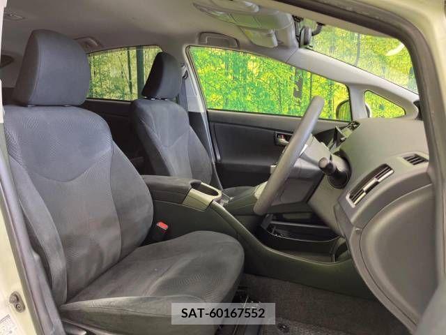 Toyota PRIUS 2014-01 329165-8