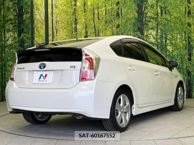 Toyota PRIUS 2014-01 329165-17