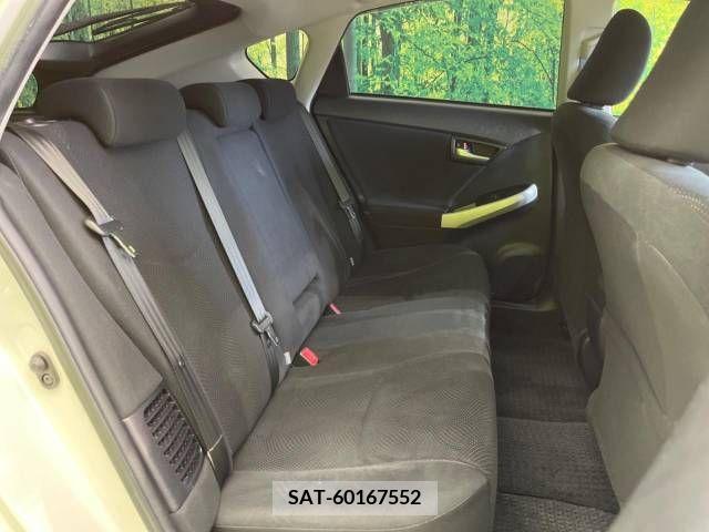 Toyota PRIUS 2014-01 329165-9