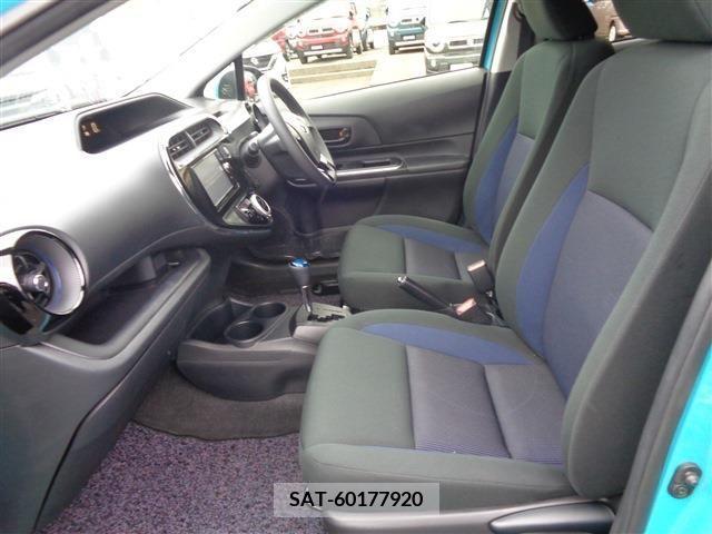 Toyota AQUA 2018-04 255551-8