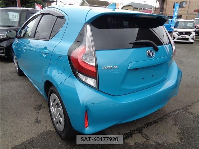Toyota AQUA 2018-04 255551-4