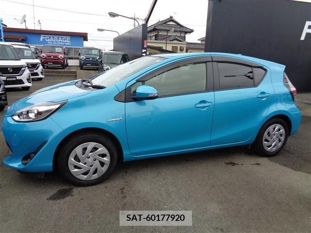 Toyota AQUA 2018-04 255551-3