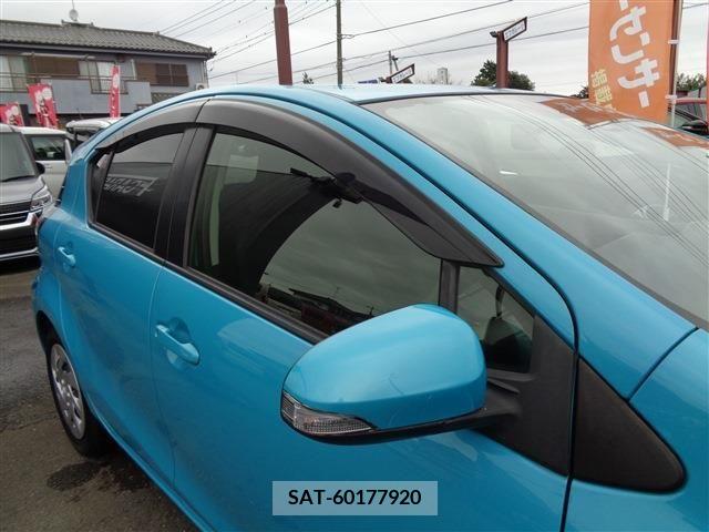Toyota AQUA 2018-04 255551-7