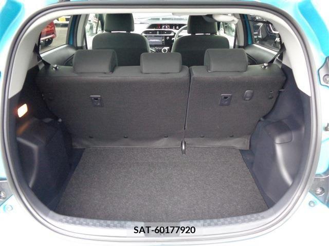 Toyota AQUA 2018-04 255551-11