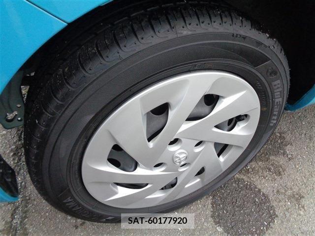 Toyota AQUA 2018-04 255551-6