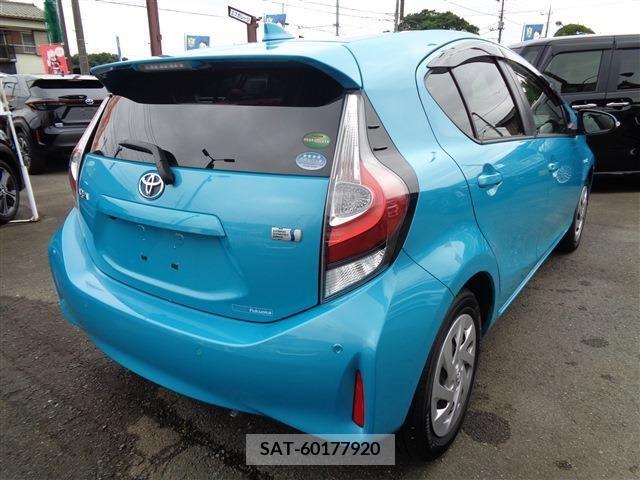 Toyota AQUA 2018-04 255551-5