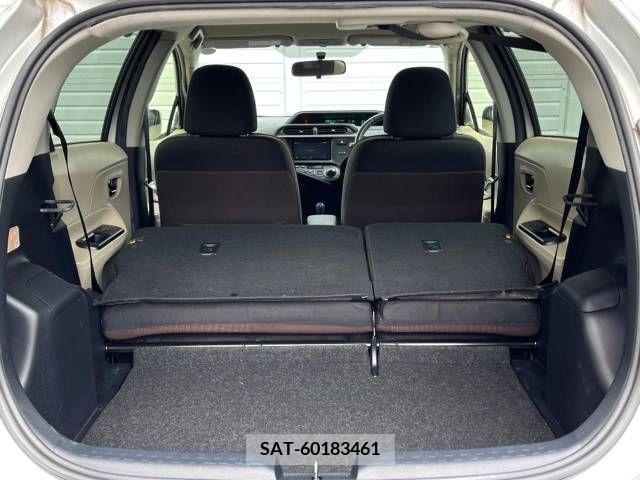 Toyota AQUA 2012-05 389348-11
