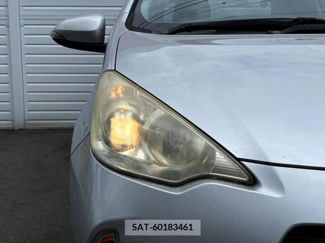 Toyota AQUA 2012-05 389348-16