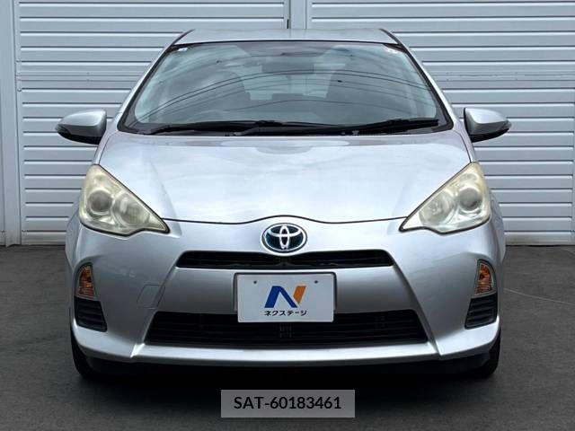 Toyota AQUA 2012-05 389348-13
