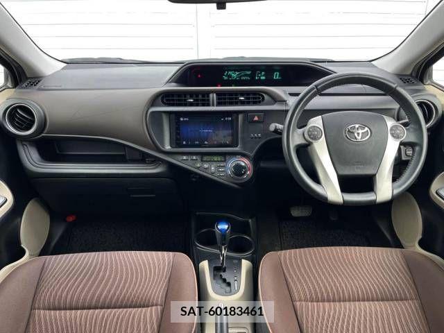 Toyota AQUA 2012-05 389348-1