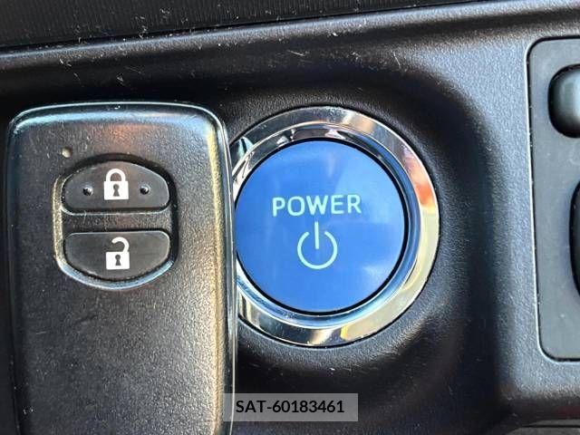 Toyota AQUA 2012-05 389348-6