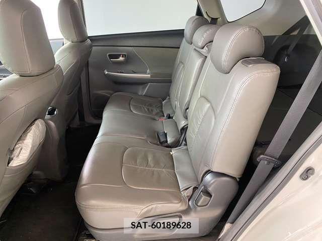 Toyota PRIUS ALPHA 2012-01 355026-7