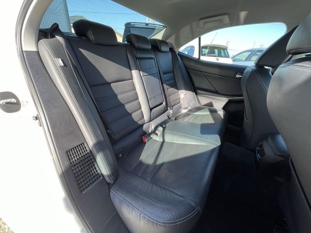 Lexus IS 2013-11 1448-11